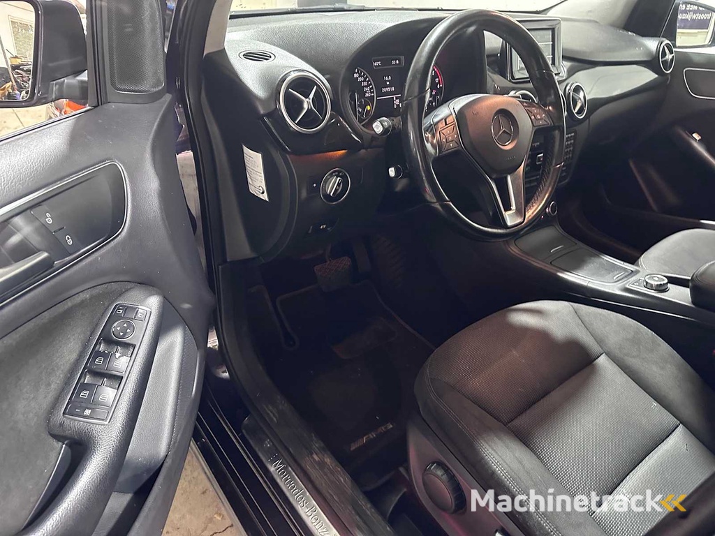 Mercedes-Benz - B Class - 180CDI - German papers