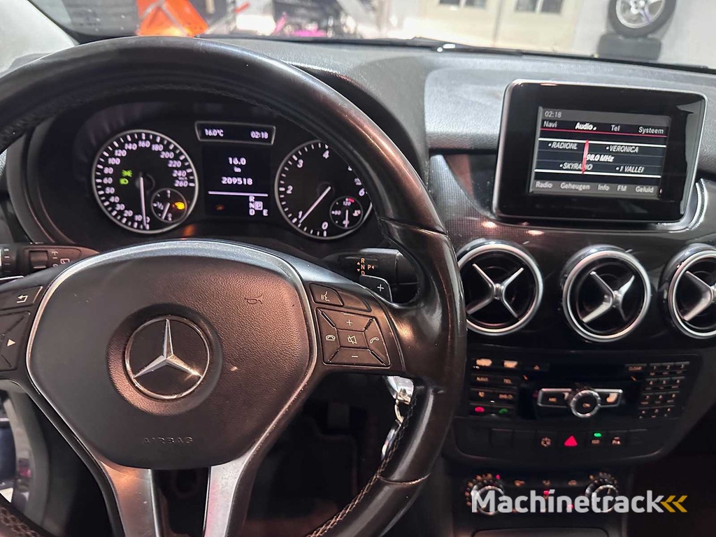 Mercedes-Benz - B Class - 180CDI - German papers