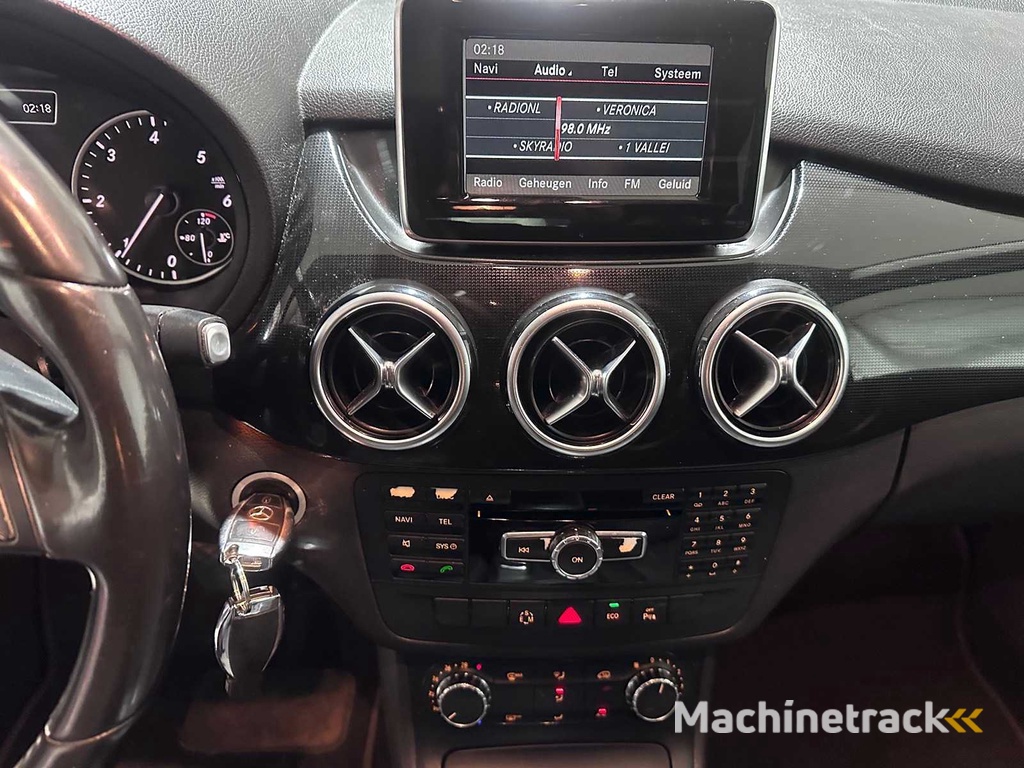 Mercedes-Benz - B Class - 180CDI - German papers