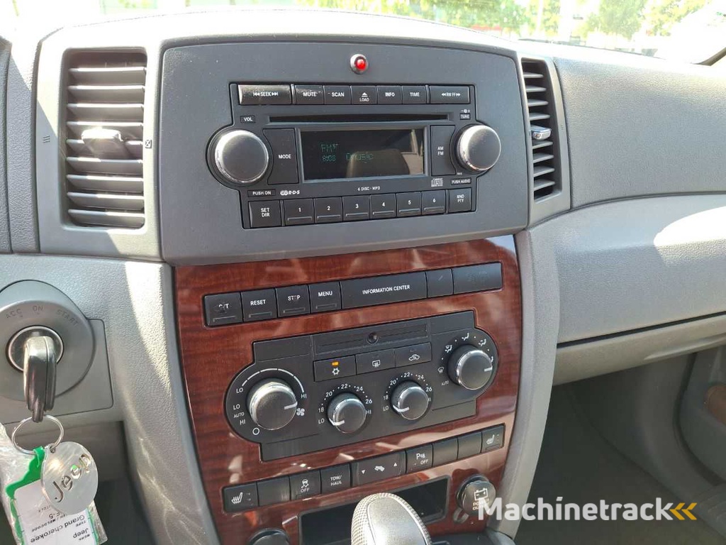 Jeep - Grand Cherokee - 4.7 V8 Laredo - PKW - 2006