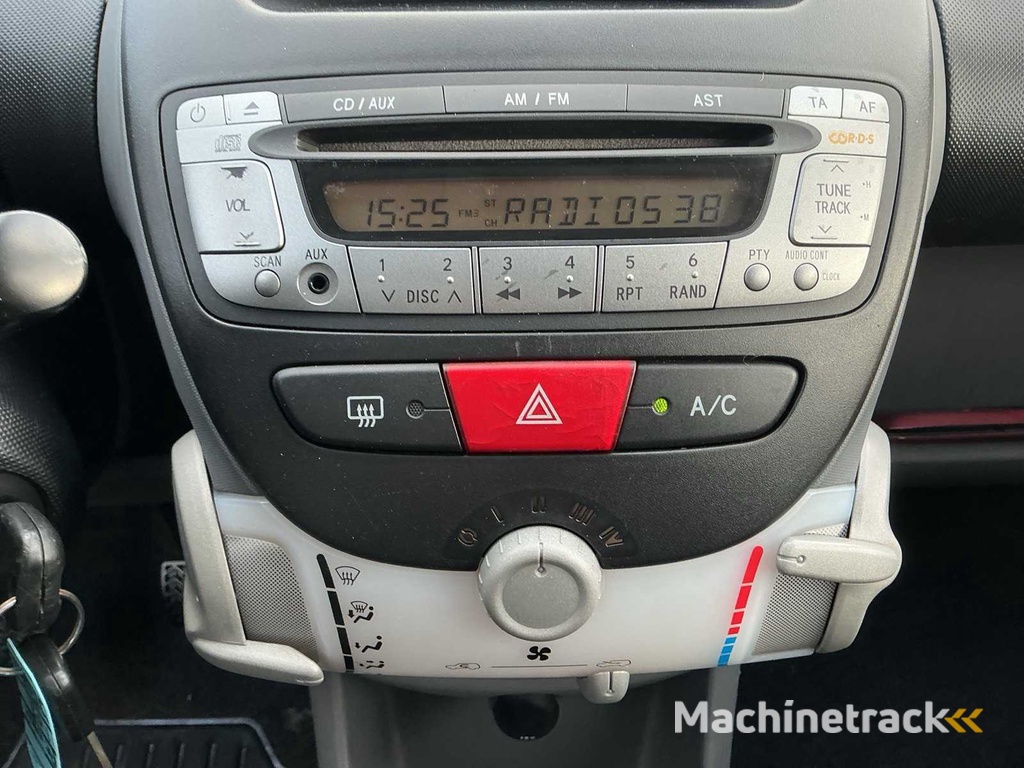 2005 - Peugeot - 107 - 1.0-12V XR - Personenauto