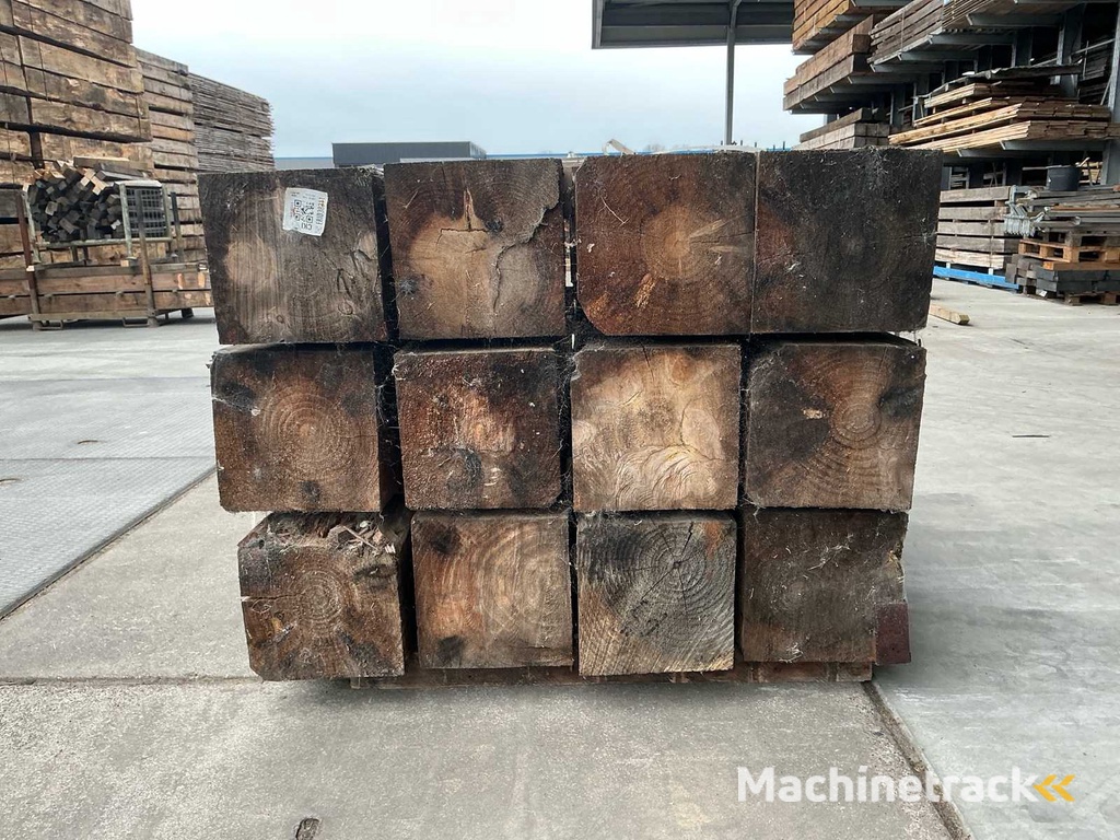 Radiata Pine 1500x300x300 Bouwhout