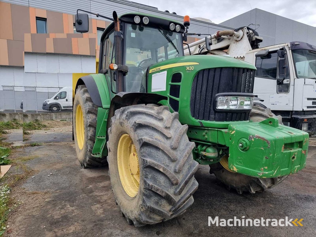 2009 - John Deere - 7430 MW2 CD44 - Tractor met 4-wielaandrijving