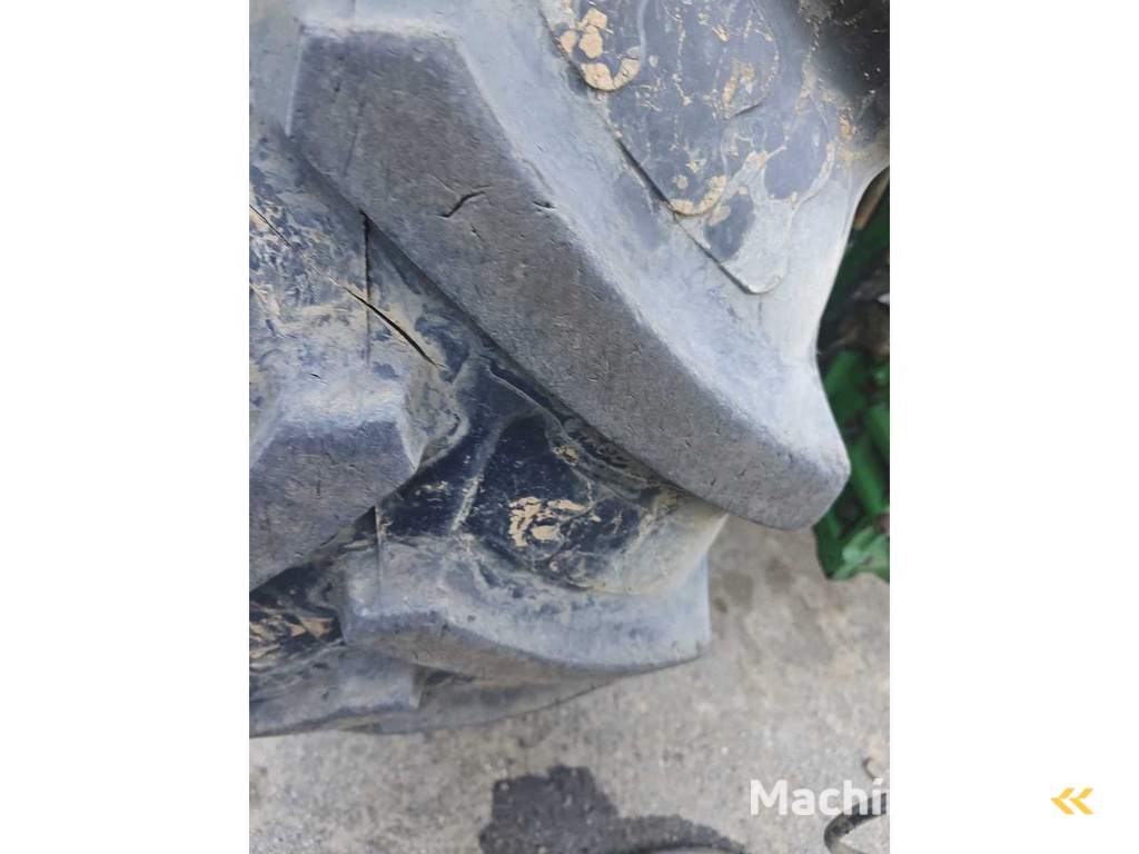 2009 - John Deere - 7430 MW2 CD44 - Tractor met 4-wielaandrijving