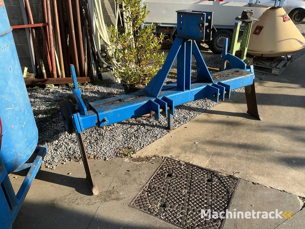 Carried carrot plough