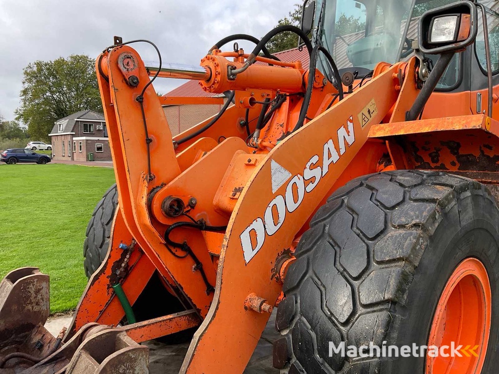 2011 Doosan DL200 Schaufel