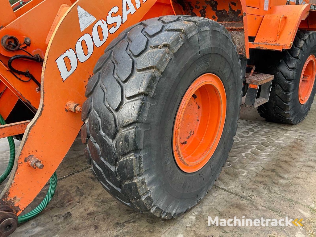 2011 Doosan DL200 Schaufel