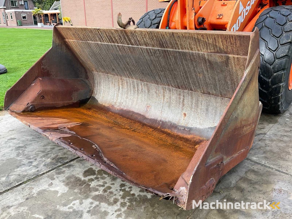 2011 Doosan DL200 Schaufel