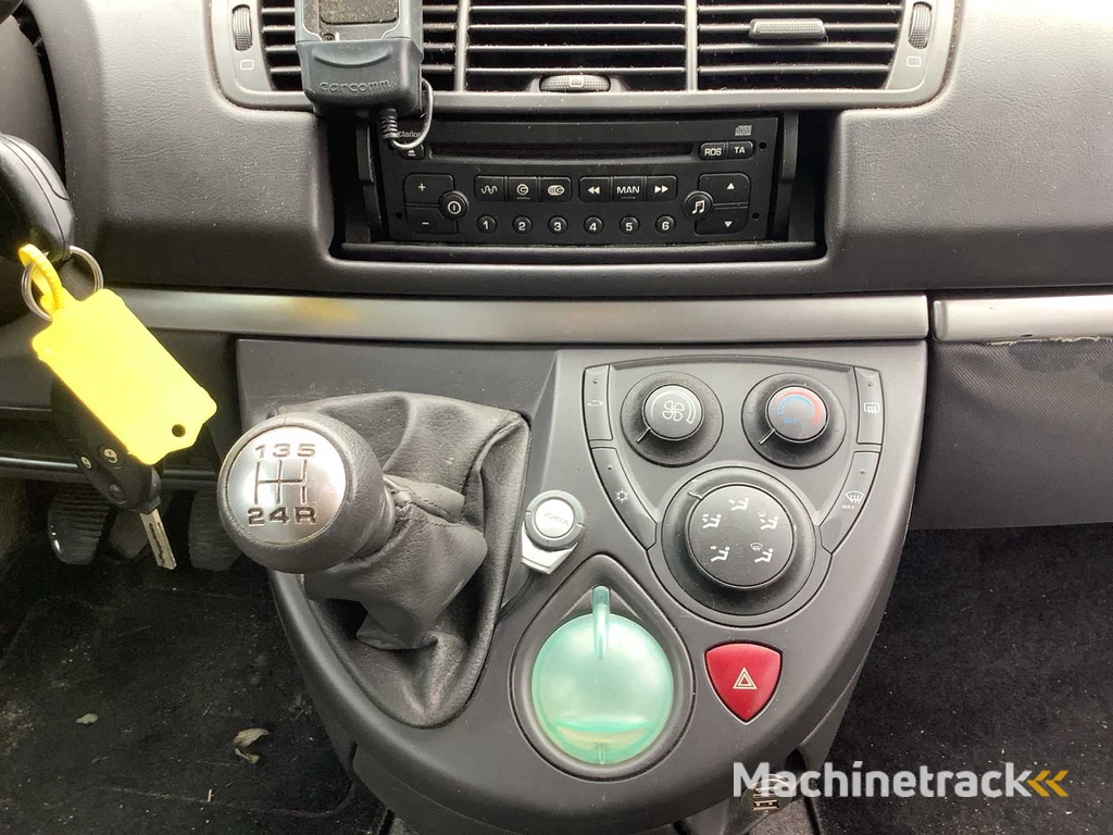 2005 - Peugeot - 807 - 2.0 SR Premium - Personenauto