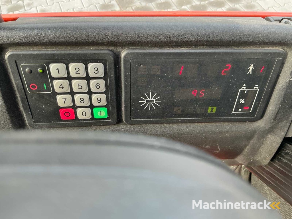 2008 BT RRE 160M Reach truck