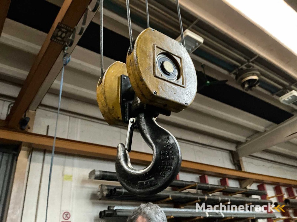 1992 S.TRA. F Bovenloopkraan 4 ton.