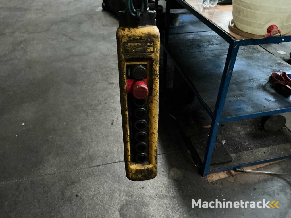 1992 S.TRA. F Bovenloopkraan 4 ton.