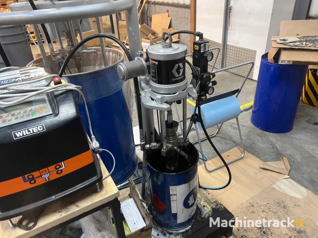 pneumatische vatpompinstallatie voor viskeuze vloeistoffen