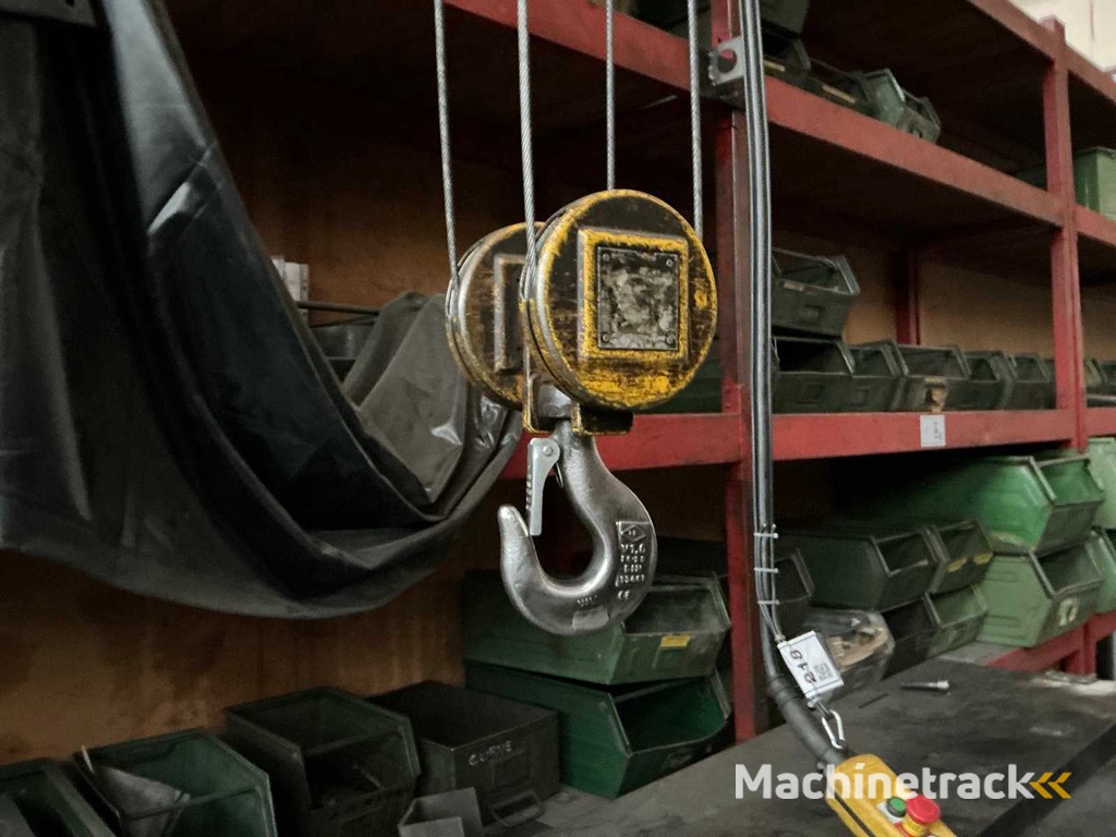 2004 S.TRA. F CL A4CNR Bovenloopkraan 3,2 ton.