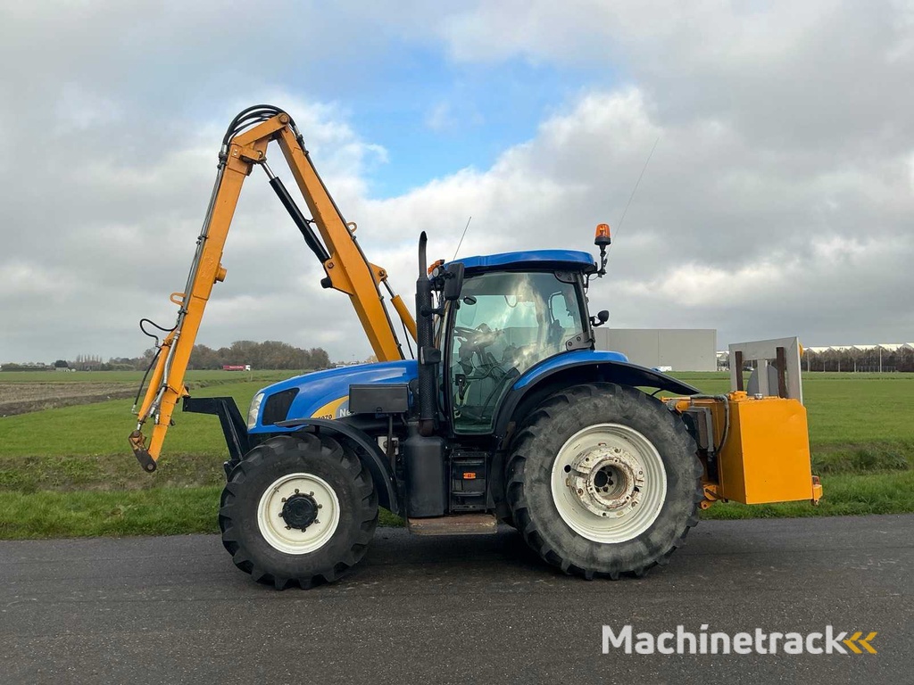 2011 New Holland T6070 Vierwielaangedreven landbouwtractor met Hemos maaiarm