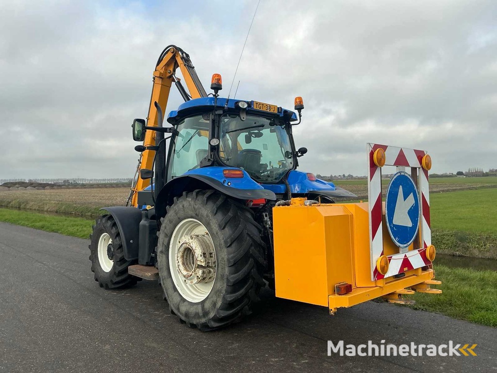 2011 New Holland T6070 Vierwielaangedreven landbouwtractor met Hemos maaiarm