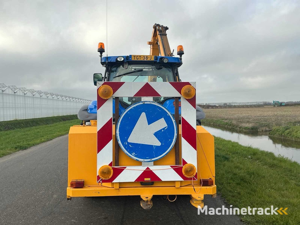 2011 New Holland T6070 Vierwielaangedreven landbouwtractor met Hemos maaiarm