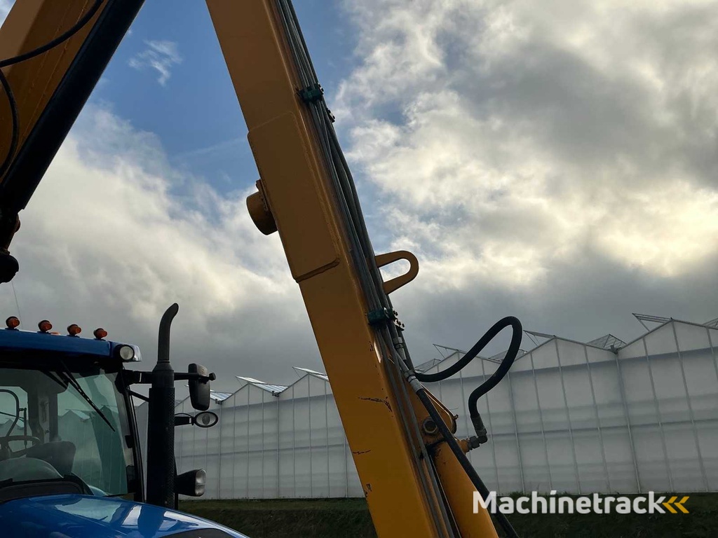 2011 New Holland T6070 Vierwielaangedreven landbouwtractor met Hemos maaiarm
