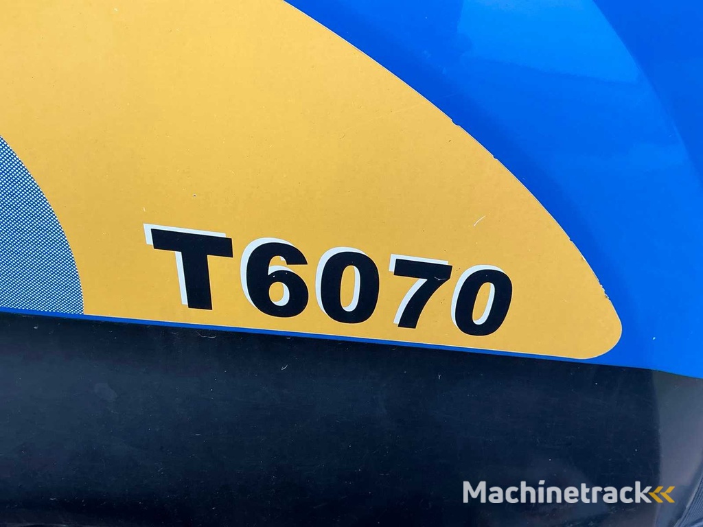 2011 New Holland T6070 Vierwielaangedreven landbouwtractor met Hemos maaiarm