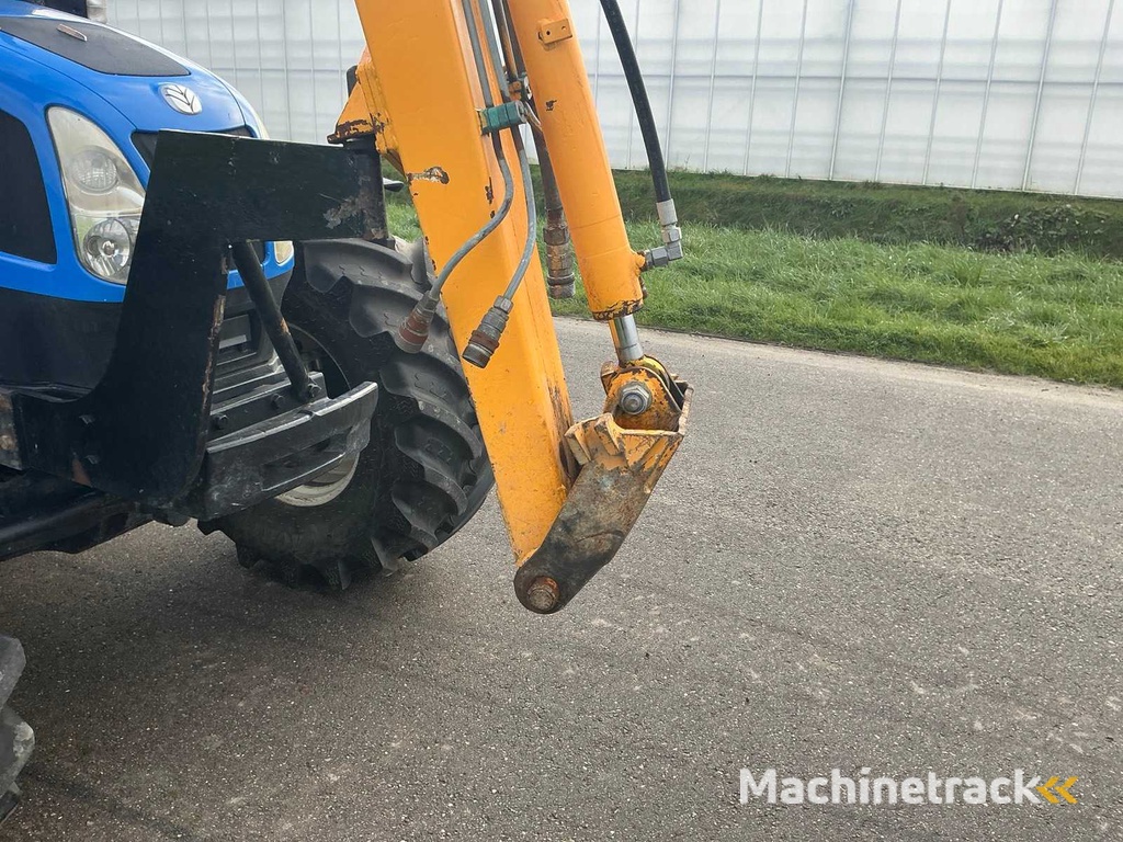 2011 New Holland T6070 Vierwielaangedreven landbouwtractor met Hemos maaiarm