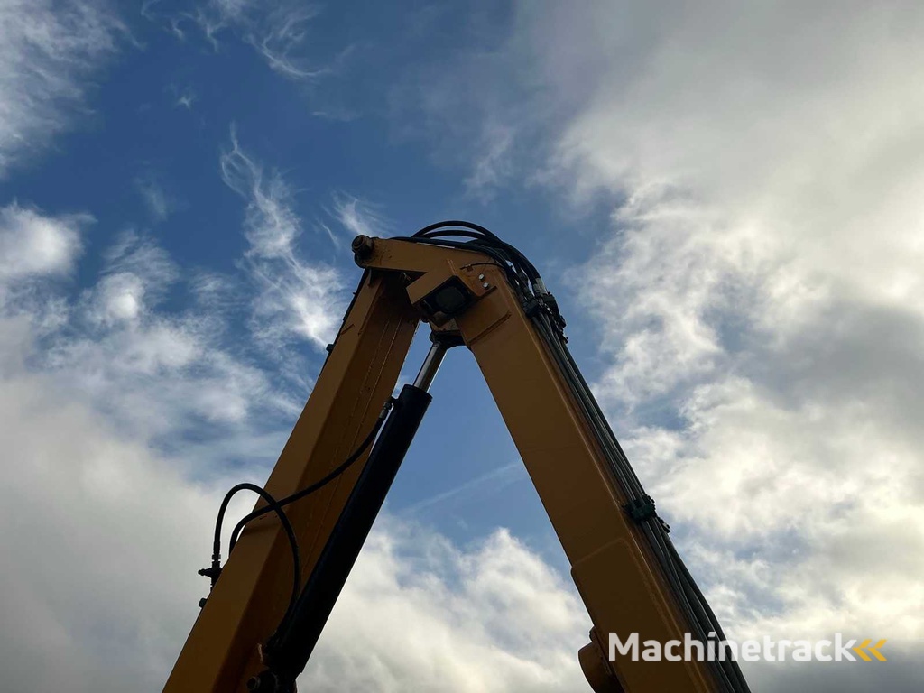 2011 New Holland T6070 Vierwielaangedreven landbouwtractor met Hemos maaiarm