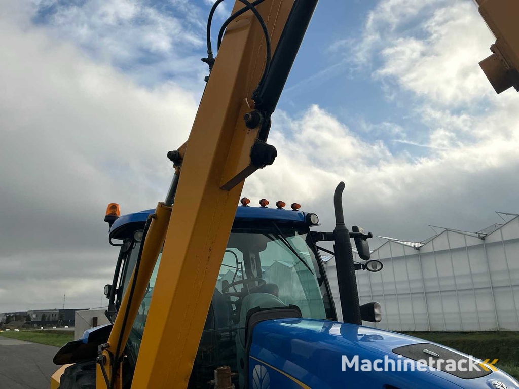 2011 New Holland T6070 Vierwielaangedreven landbouwtractor met Hemos maaiarm