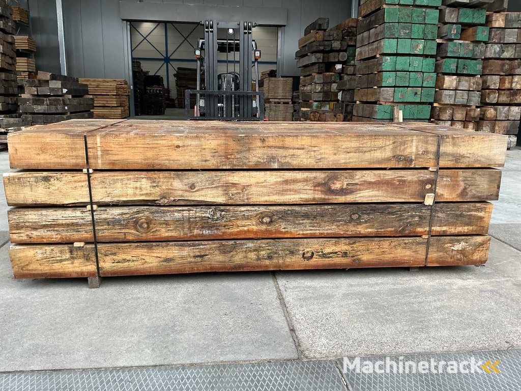 Radiata Pine 3000x300x200 Bouwhout