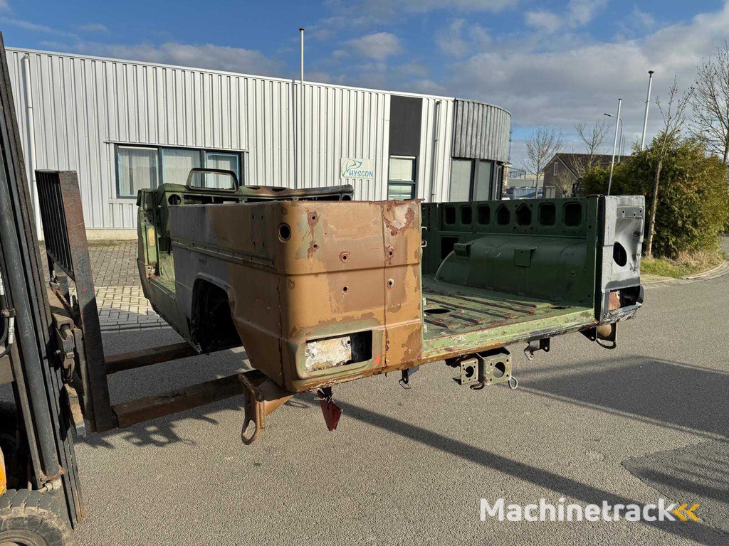 Mercedes Benz G-klasse / Peugeot P4 chassis (2x) + carrosserie