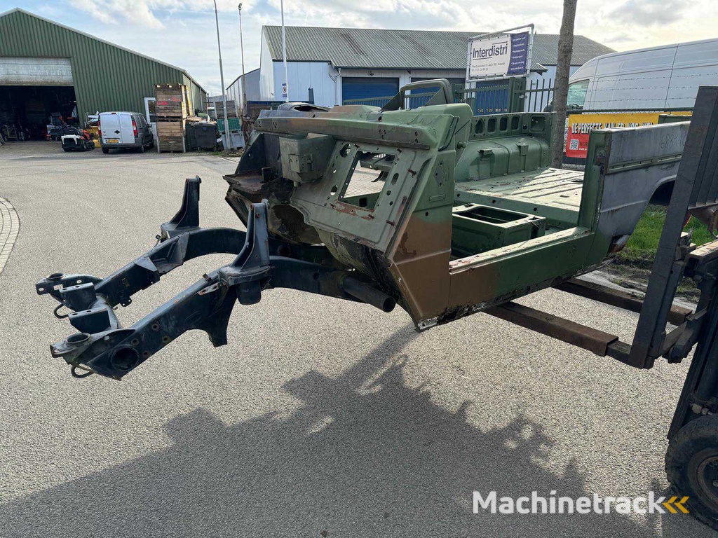 Mercedes Benz G-klasse / Peugeot P4 chassis (2x) + carrosserie