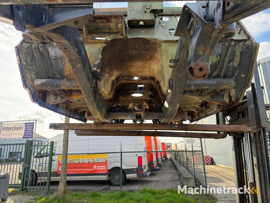 Mercedes Benz G-klasse / Peugeot P4 chassis (2x) + carrosserie