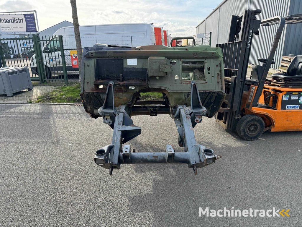 Mercedes Benz G-klasse / Peugeot P4 chassis (2x) + carrosserie