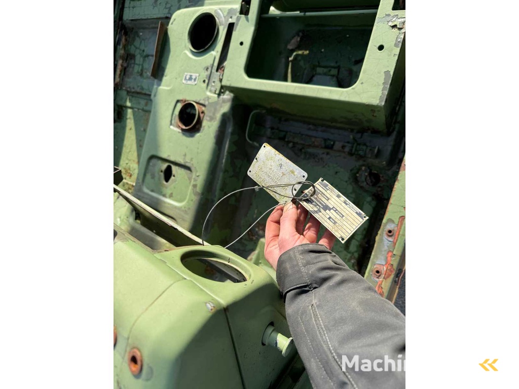 Mercedes Benz G-klasse / Peugeot P4 chassis (2x) + carrosserie