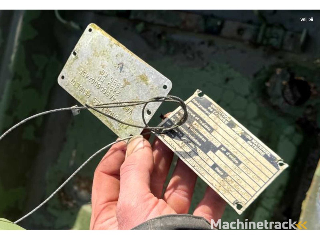 Mercedes Benz G-klasse / Peugeot P4 chassis (2x) + carrosserie