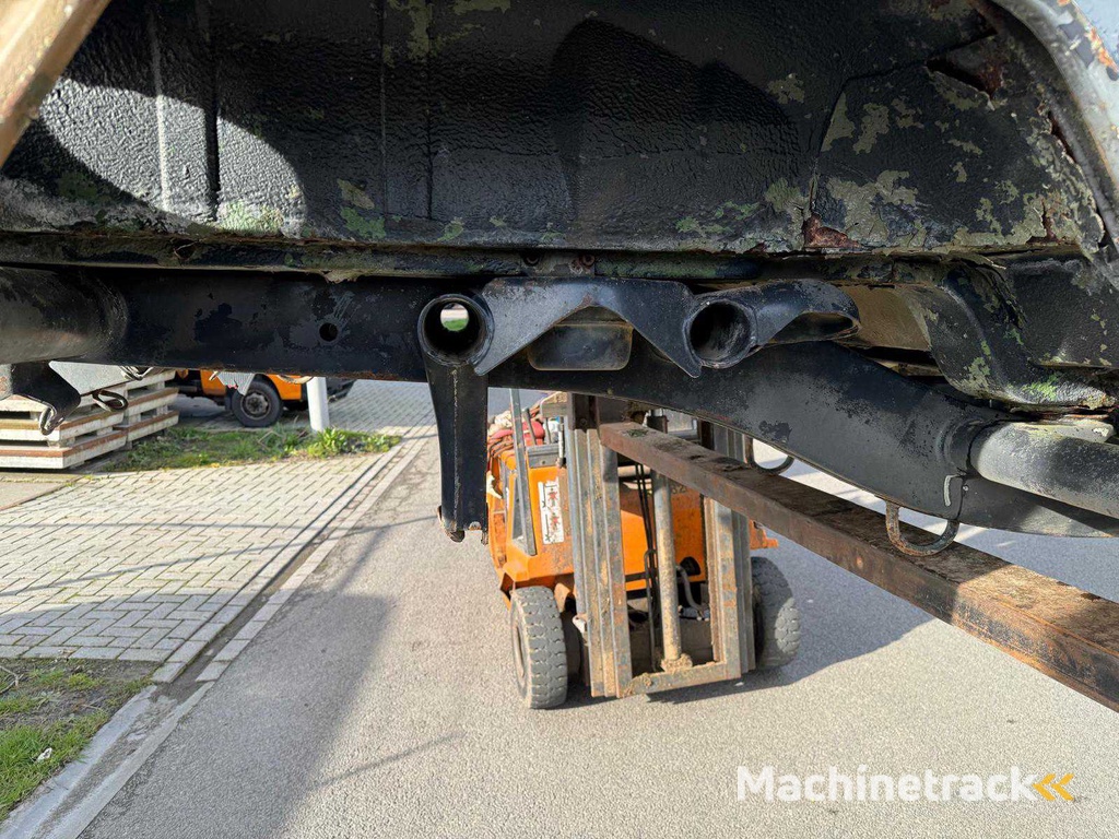 Mercedes Benz G-klasse / Peugeot P4 chassis (2x) + carrosserie