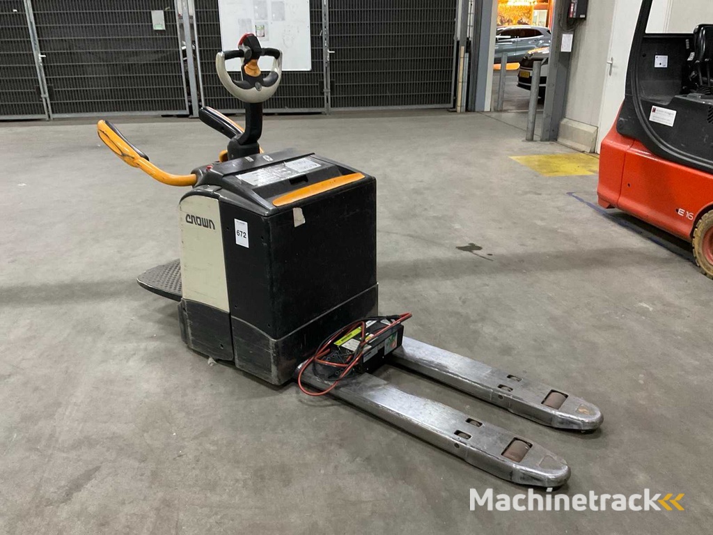 2011 Crown WT3040 Elektrische palletwagen