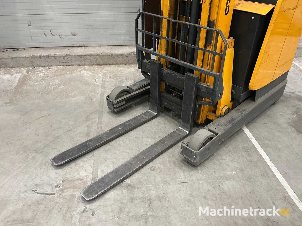Jungheinrich - Reach truck
