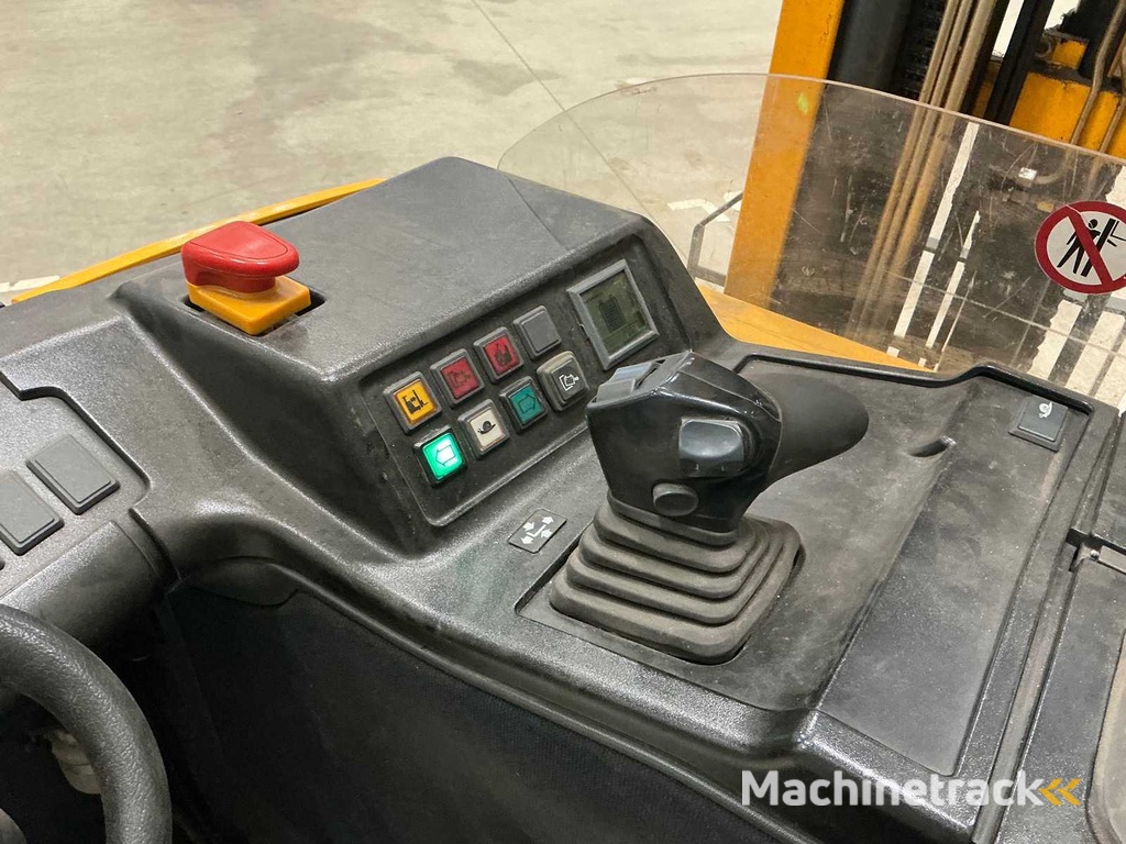 Jungheinrich - Reach truck