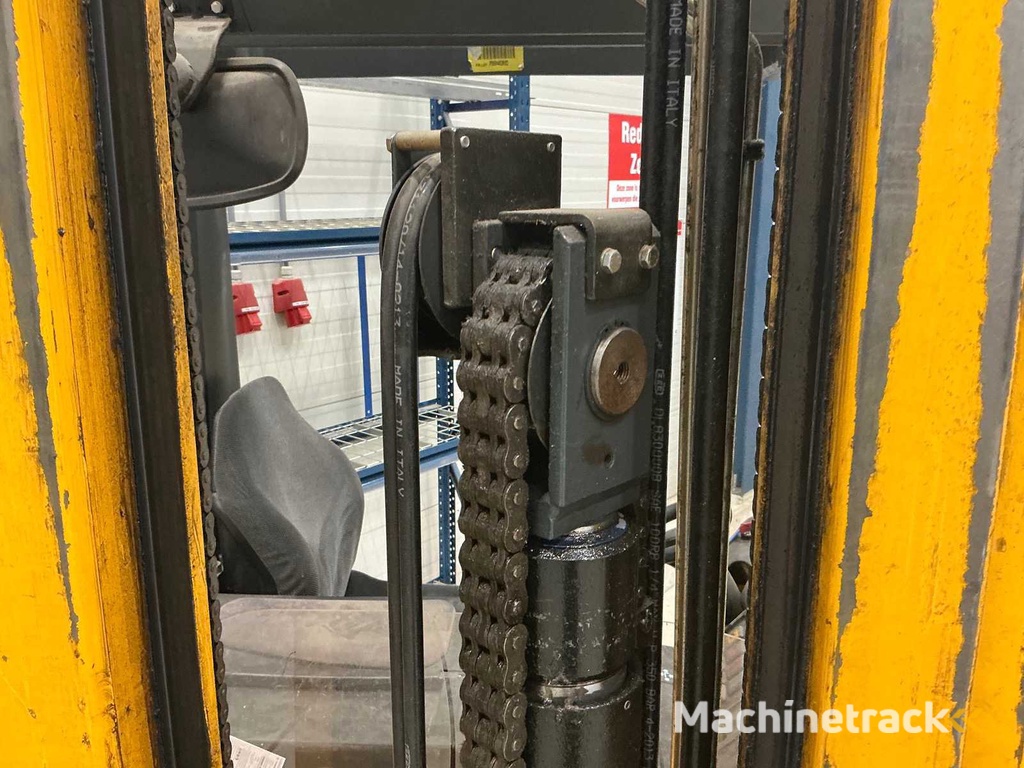 Jungheinrich - Reach truck