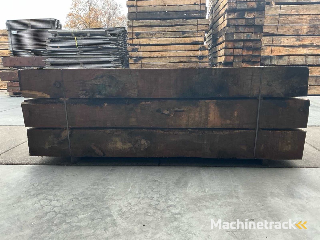 Radiata Pine 3000x350x300 Bouwhout