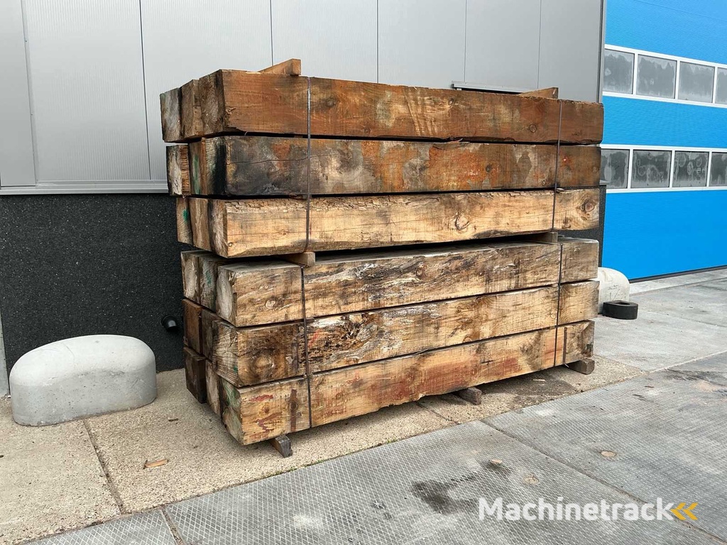 Radiata Pine 3000x350x300 Bouwhout