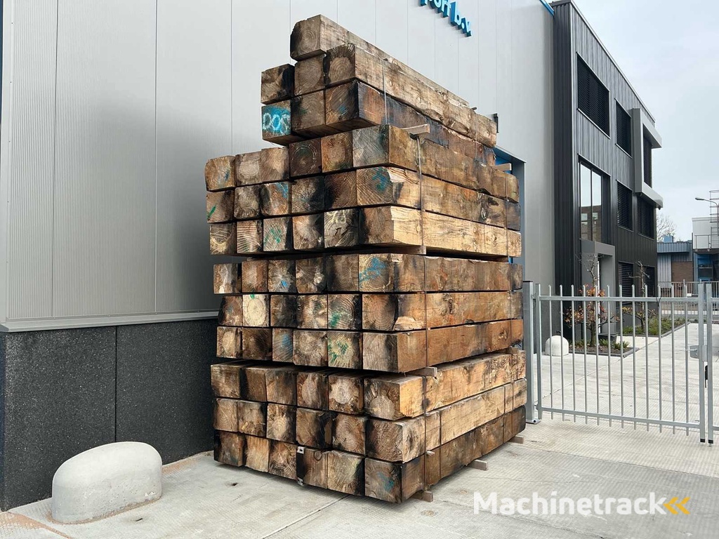 Radiata Pine 3000x350x300 Bouwhout