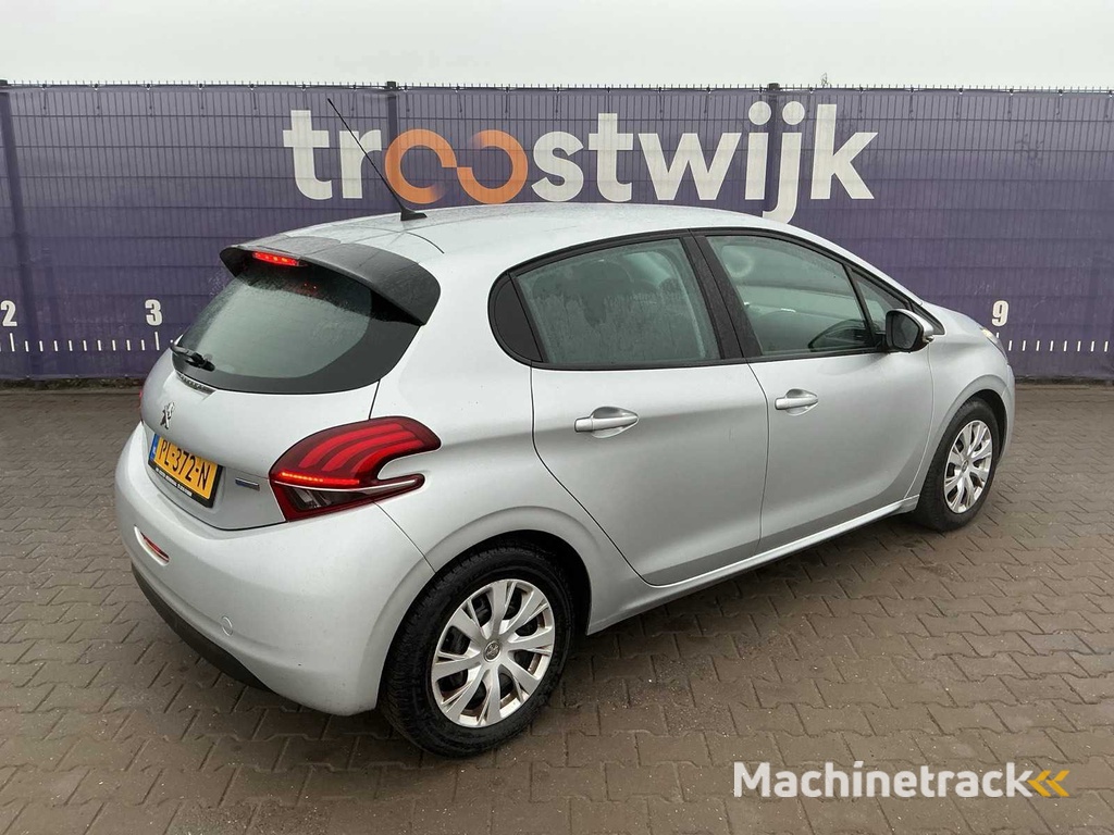 2017 - Peugeot - 208 - 1.2 PT Blue Lease - Personenauto