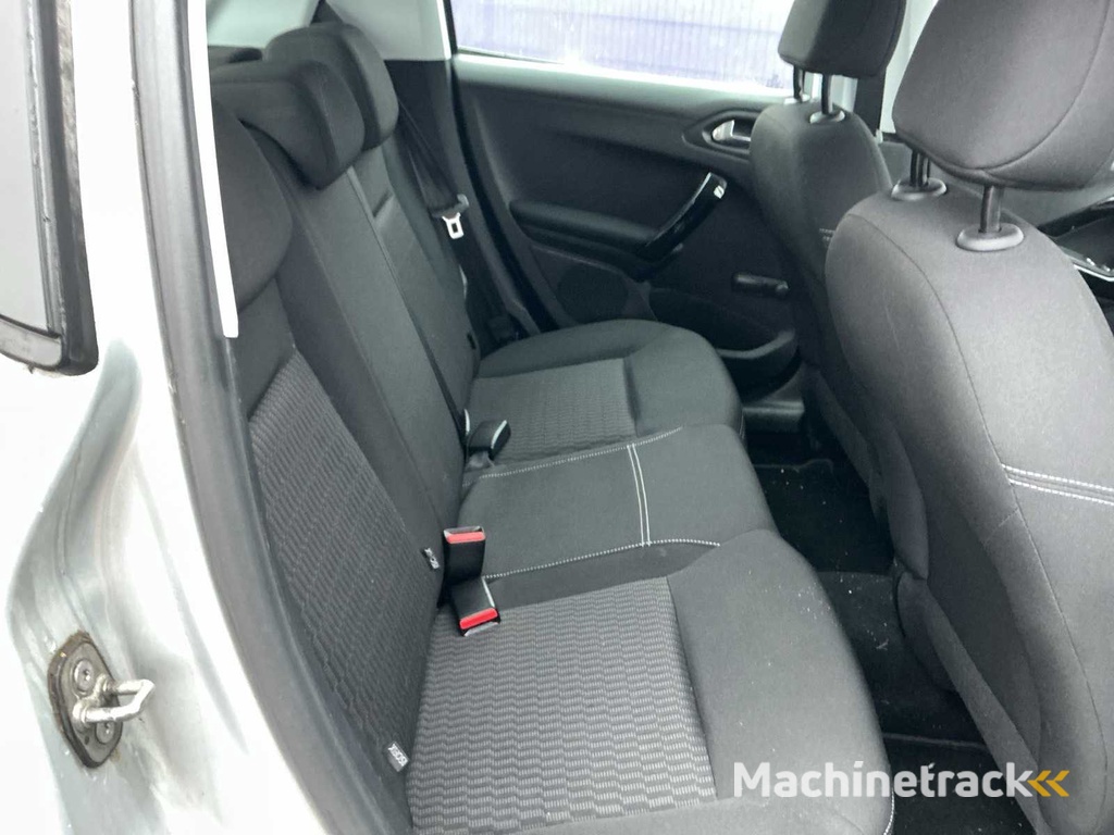 2017 - Peugeot - 208 - 1.2 PT Blue Lease - Personenauto