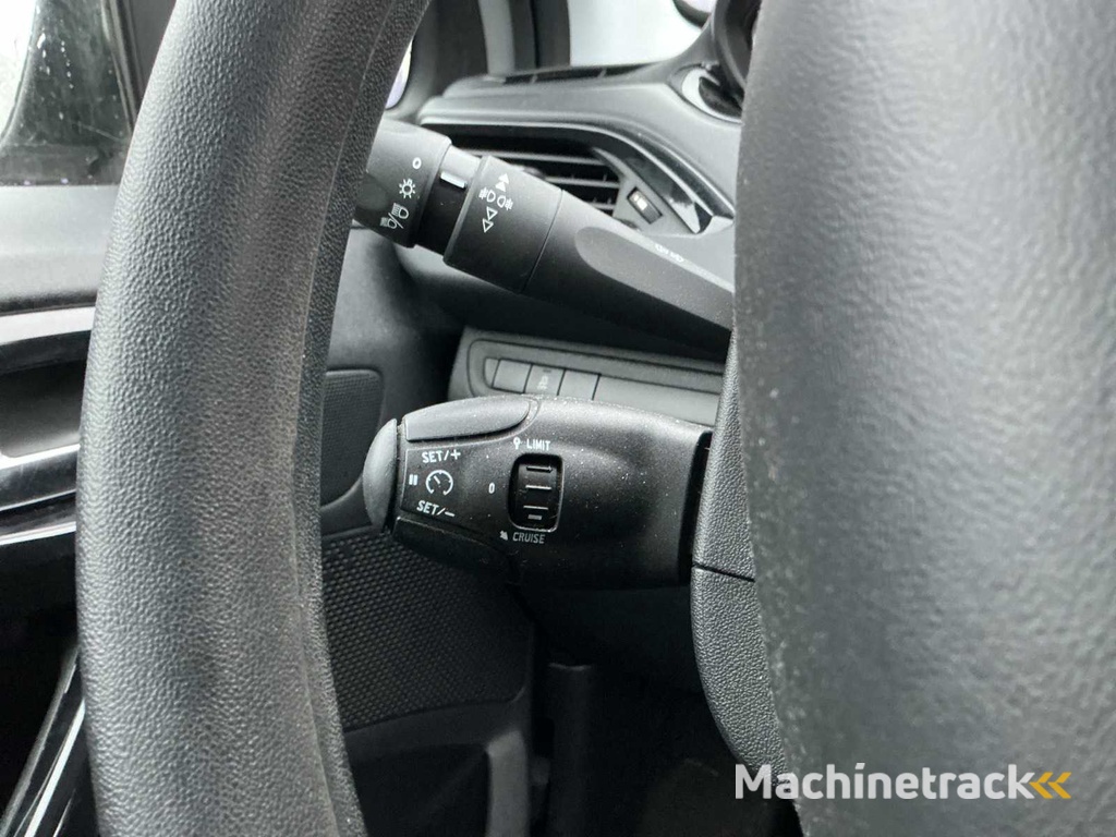 2017 - Peugeot - 208 - 1.2 PT Blue Lease - Personenauto