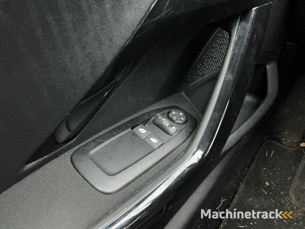 2017 - Peugeot - 208 - 1.2 PT Blue Lease - Personenauto