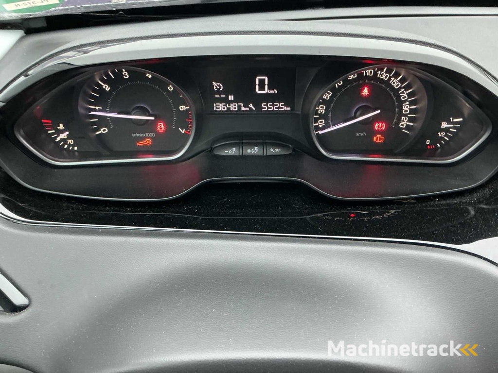 2017 - Peugeot - 208 - 1.2 PT Blue Lease - Personenauto