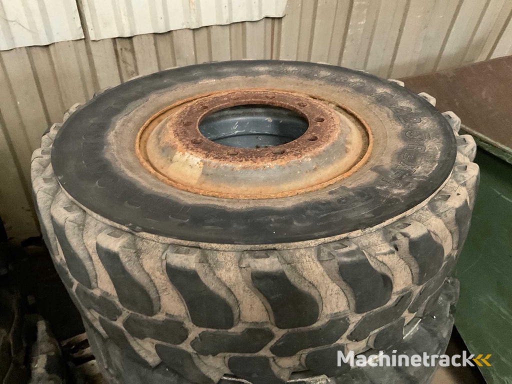 Reifen für Mobilbagger (4x)