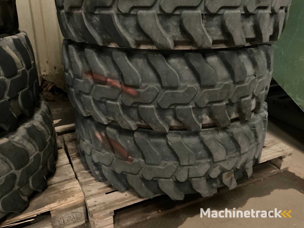 Reifen für Mobilbagger (4x)