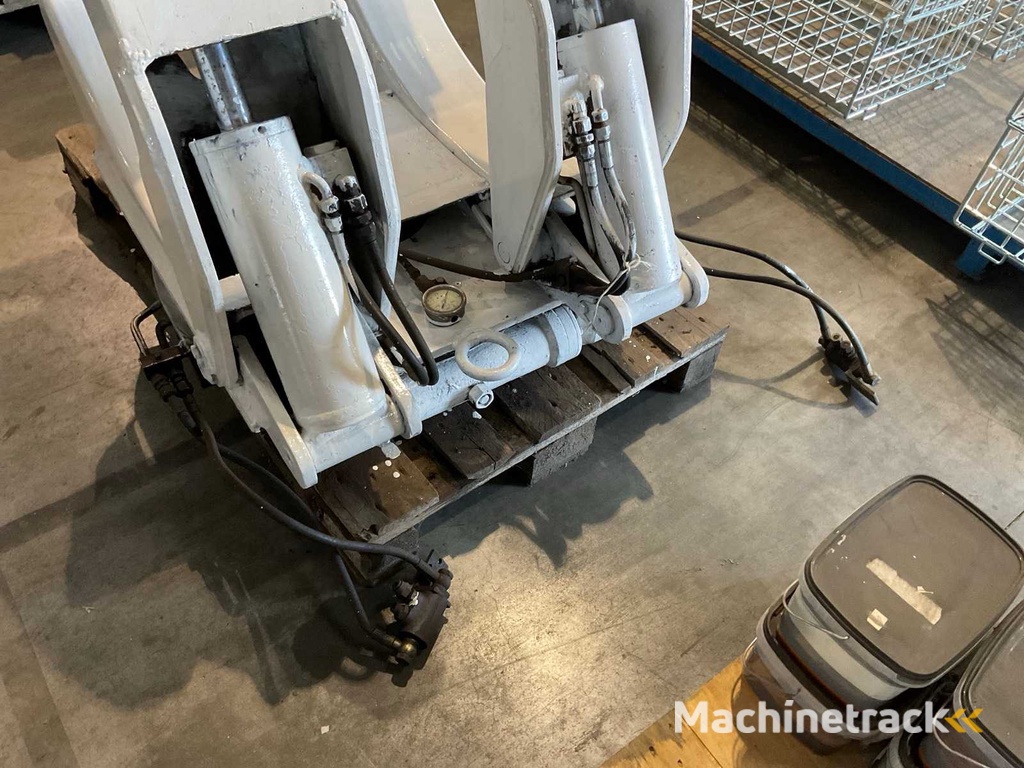 Clamp 360 degrees rotatable