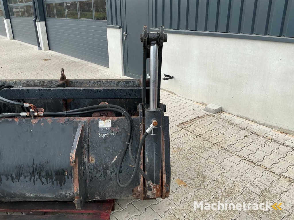 2013 VTM PHB2000WM Pelican bucket